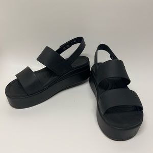 Crocs Women's Brooklyn Low Wedges 6